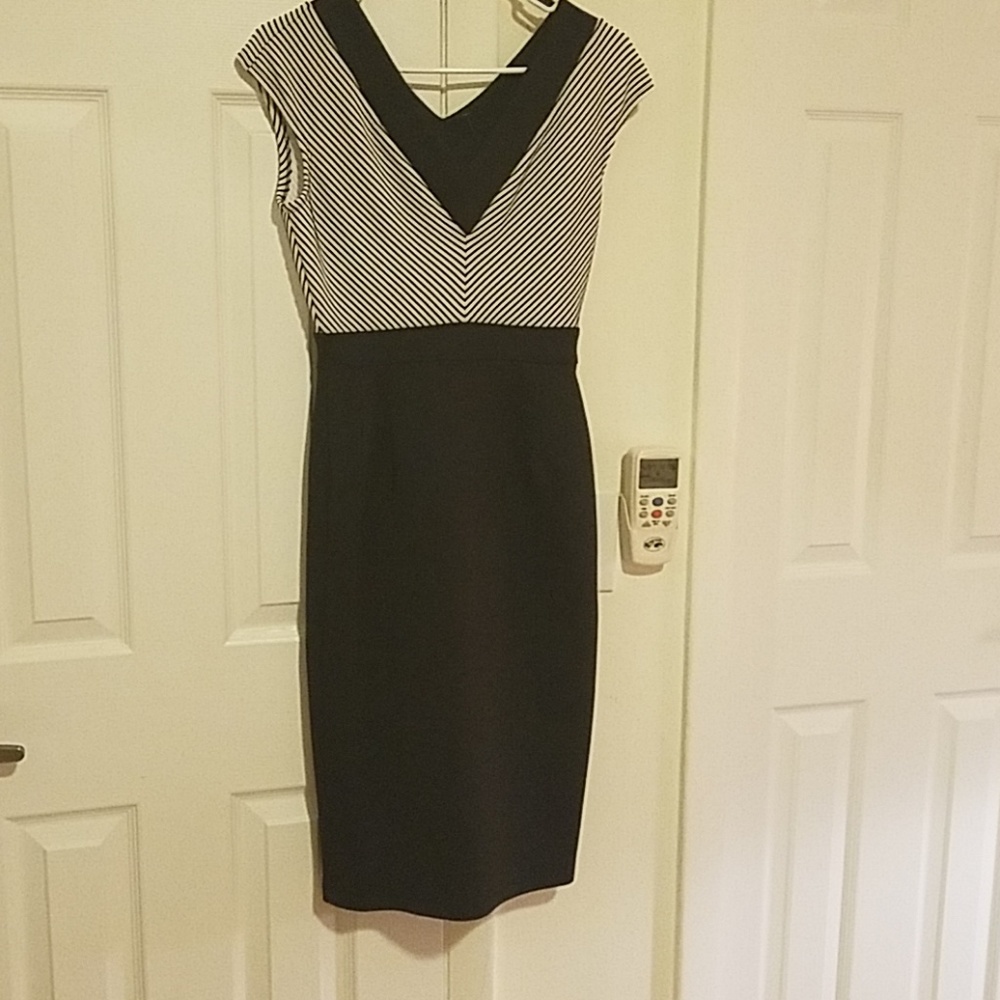Cute dress never worn